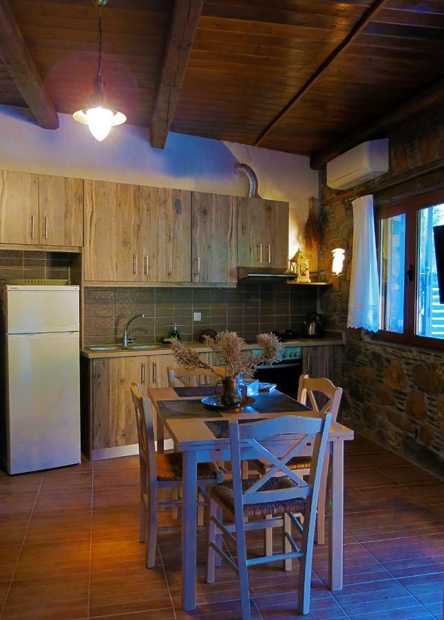 PefkoPetro Traditional House Keramotí Exterior foto